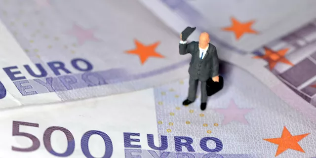 Program Stimulus ECB Membuat Harga Euro Tertekan  
